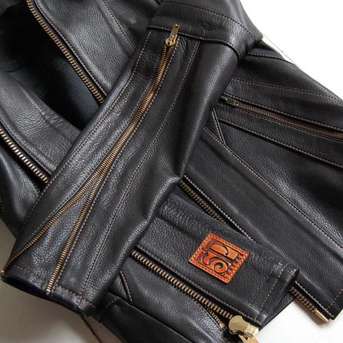 レザーを巡る旅:「SOUTH PARADISO LEATHER SIX GUN」: タゴの レザーを巡る旅:「SOUTH PARADISO LEATHER SIX GUN」: タゴの
